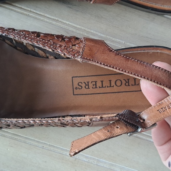 Trotters Lea Slingback Woven Leather Flat Classy Memory Foam Cushion Sandals - Picture 4 of 12